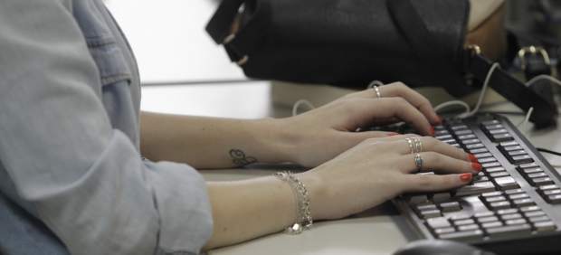 Trabajador, oficina, teclado, ordenador