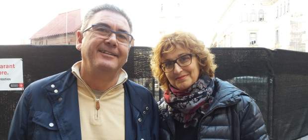 Joana Fontanals y Joan Josep Sunyer frente al pessebre