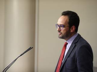 Rueda de prensa de Antonio Hernando en el Congreso
