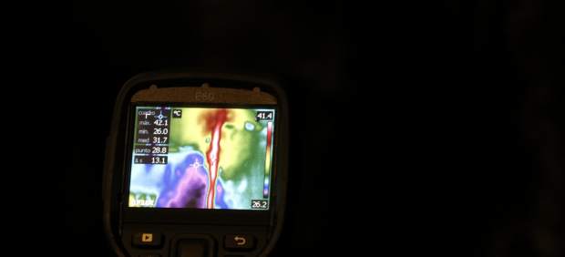 Detalle de la cámara térmica que capta la presencia de agua caliente en Santa Coloma.