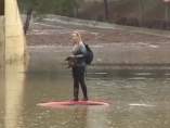 Atrapada en un vehículo en una carretera inundada en Sagunto Atrapada en un vehículo en una carretera inundada en Sagunto