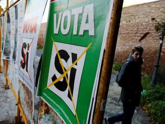 Carteles para el referéndum en Italia
