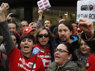 Iglesias, con los trabajadores de Coca-Cola