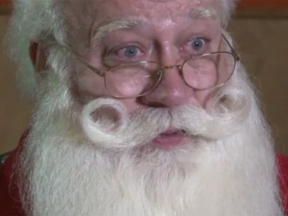 Así es el Papá Noel al que se le murió un niño en brazos