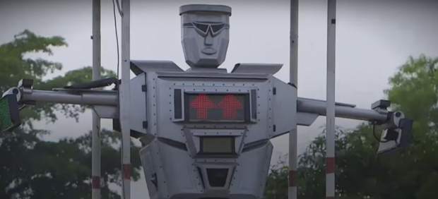 Tamoke, el robot que regula el tráfico en la capital del Congo