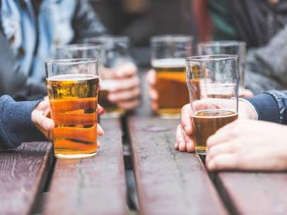 El consumo de alcohol es más barato en España