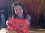 La niña Nadia Nerea posa con el libro 'Alas de mariposa'. La niña Nadia Nerea posa con el libro 'Alas de mariposa'.