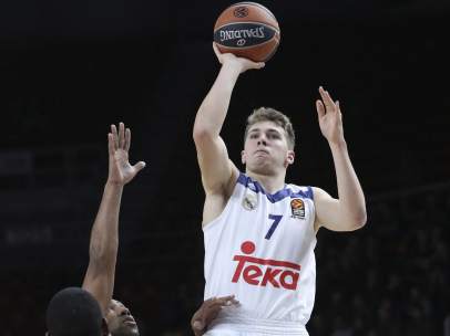 Doncic ante el Anadolu Efes