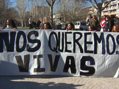 Vecinos de Hortaleza condenan la violencia machista.