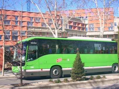 Línea de autobús interurbano.