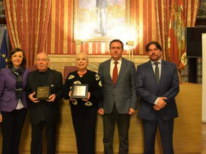 Cristina Hoyos y Salvador Távora, miembros de Honor de la Academia de Artes