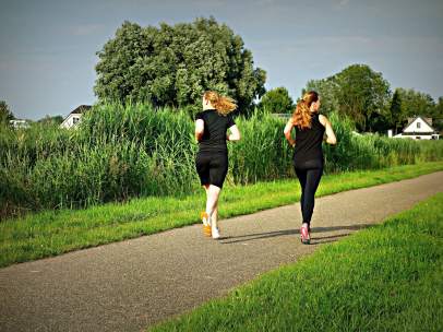 Mujeres corriendo