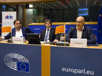 Puigdemont, Junqueras y Romeva, en el Parlamento Europeo.