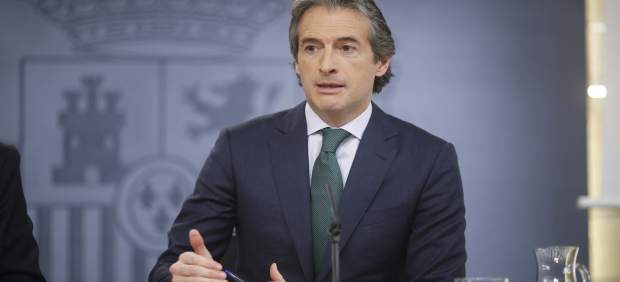 Íñigo de la Serna tras la reunión del Consejo de Ministros Íñigo de la Serna tras la reunión del Consejo de Ministros