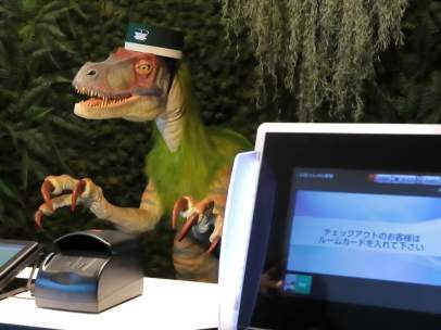 Uno de los dos dinosaurios robotizados