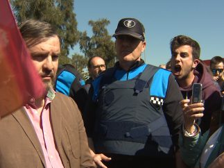 Abuchean al presidente de Hazte Oír
