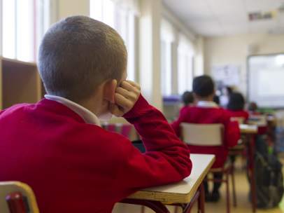 Colegio, escuela, aula, primaria, clase, niño, niña, niños, estudiando
