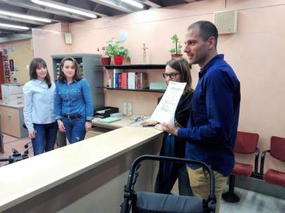 Jordi y Sandra, primera pareja de hecho inscrita en el nuevo registro