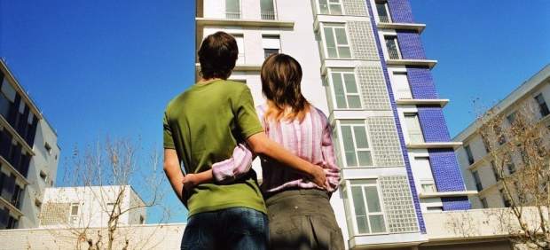 Los españoles destinan 7,6 años de sueldo a comprar una casa