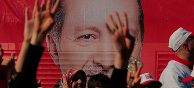 Cartel con el presidente turco, Recep Tayyip Erdogan