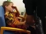 Detienen a un niño autista de diez años Detienen a un niño autista de diez años