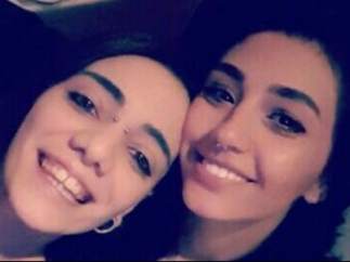 María Jimena (izq) junto a su pareja, Shaza.