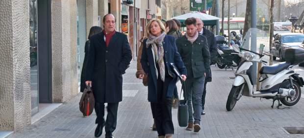 Joana Ortega y su abogado Rafael Entrena llegan al último día del juicio del 9N