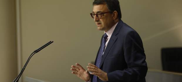 Aitor Esteban en rueda de prensa en el Congreso
