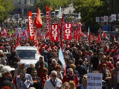Miles de personas asisten a la manifestación del Primero de Mayo