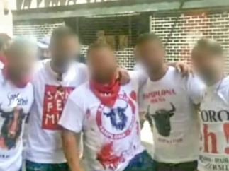 Cinco acusados de violación