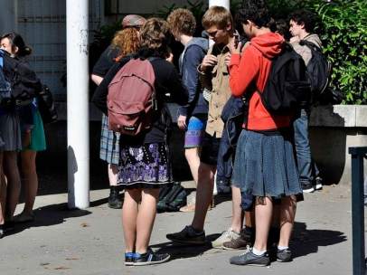 Estudiantes franceses con falda