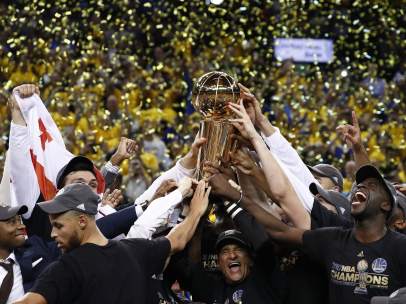 Los Warriors celebran el anillo