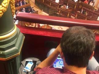 Xulio Ferreiro, jugando con la tableta