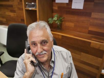 Mariano Rodríguez Martínez és Ordenança a l’Àrea de Coordinació, Planificació, Desenvolupament Econòmic i Ocupació de L’Hospitalet i té 64 anys.