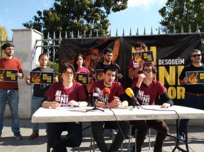 Los jóvenes investigados por quemar fotografías del Rey en la Diada de Mallorca
