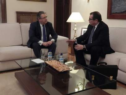 Reunión entre el ministro J.I.Zoido y el conseller J.Jané (ARCHIVO)