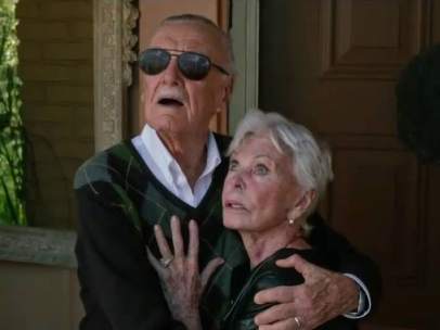 Stan Lee y su esposa