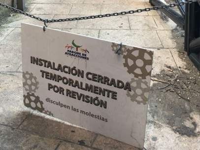 Montaña rusa cerrada en el Parque de Atracciones