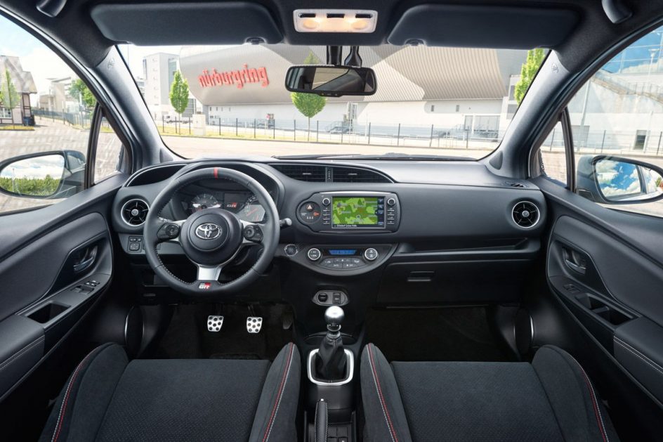 Interior del Toyota Yaris GRMN