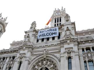 Ayuntamiento de Madrid. Cartel de Bienvenidos Refugiados
