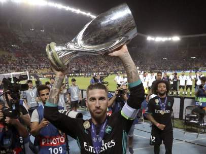 Ramos levanta la Supercopa