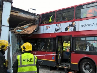 Impacto de un autobús en Londres