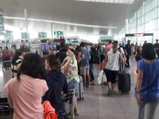 Colas en el aeropuerto de Barcelona-El Prat