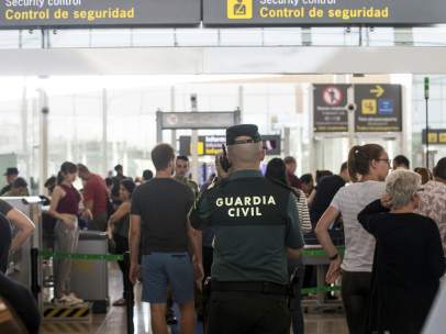 Guardia civil en el Prat