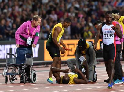 Bolt se lesiona en su despedida