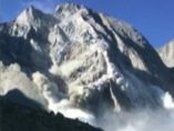 Deslizamiento de rocas en un valle suizo Deslizamiento de rocas en un valle suizo
