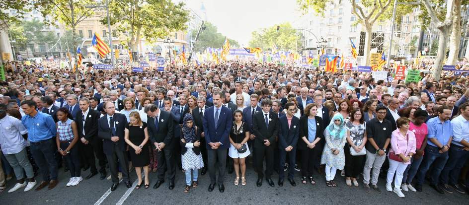El rey y Rajoy, junto a Puigdemont