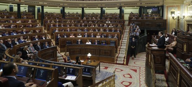 Rajoy se dirige a los parlamentarios