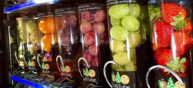 Fruta fresca en una máquina expendedora de Fru&Tube