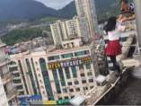 Una estudiante china intenta suicidarse Una estudiante china intenta suicidarse